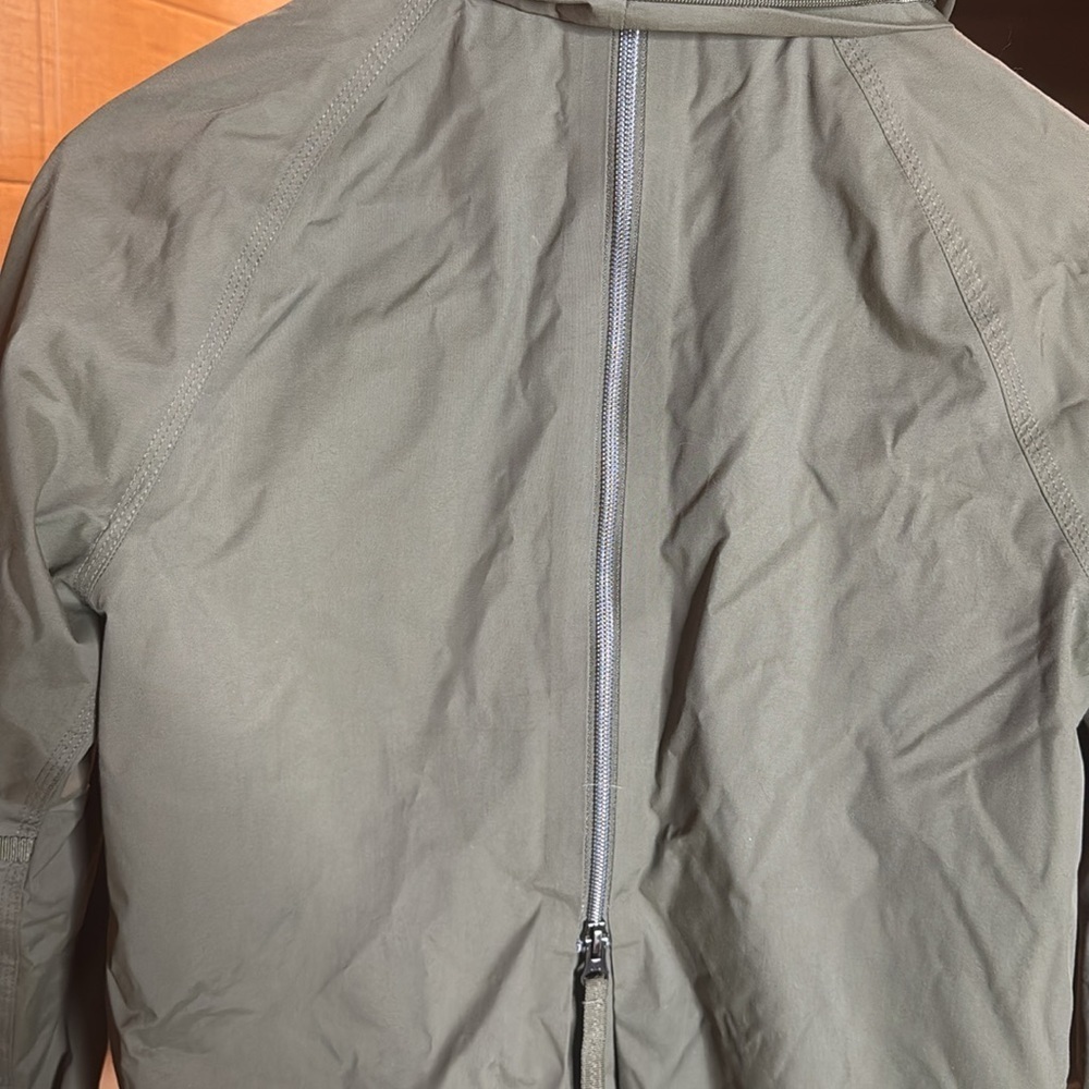 Lululemon Fo Drizzle Jacket Fatigue Green Size 6 - Picture 12 of 16